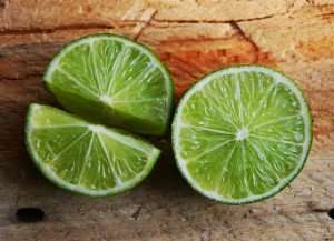 Limes ready for use during a cooking class with TIK.