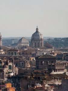 A view of the great synagogue of Rome from a distance.
