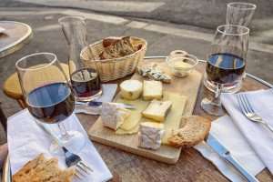 Cheese and wine pairing on a culinary tour with TIK.