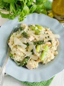 Risotto with chicken and asparagus.