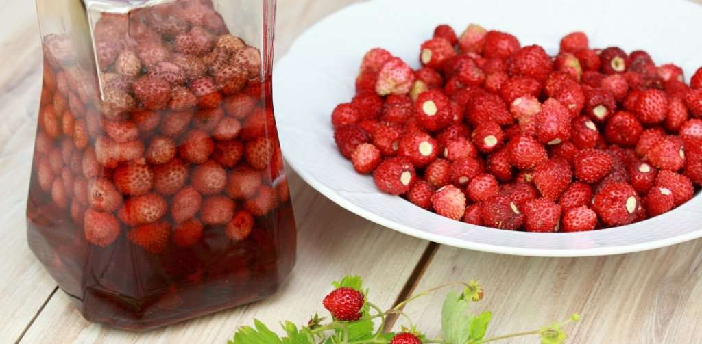 image for Recipe for Liquore alla Fragola (Strawberry Liqueur)