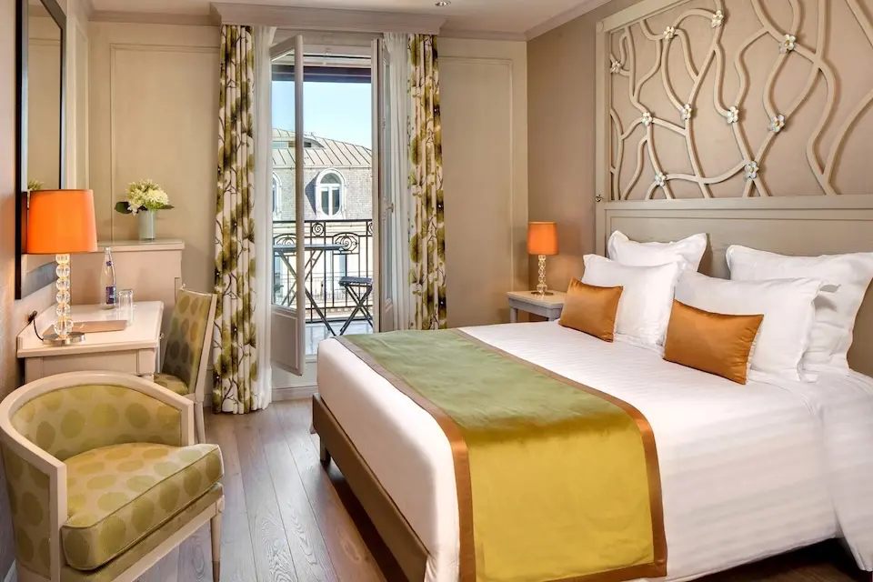 Image for beautiful room at the Château Frontenac in Paris.