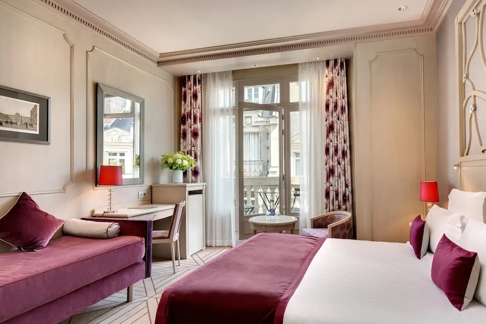 Image for Privilege room at the Château Frontenac in Paris.