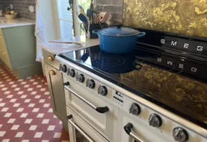 Detail of the kitchen.