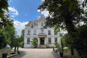 The exterior of the petit chateau in Roanne.