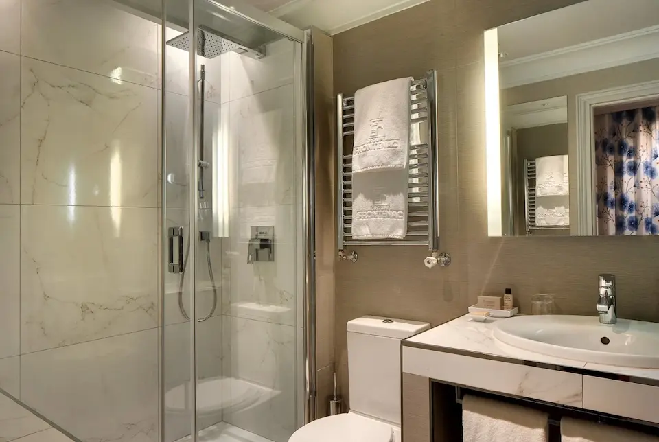 Image for Bathroom at the Château Frontenac in Paris.