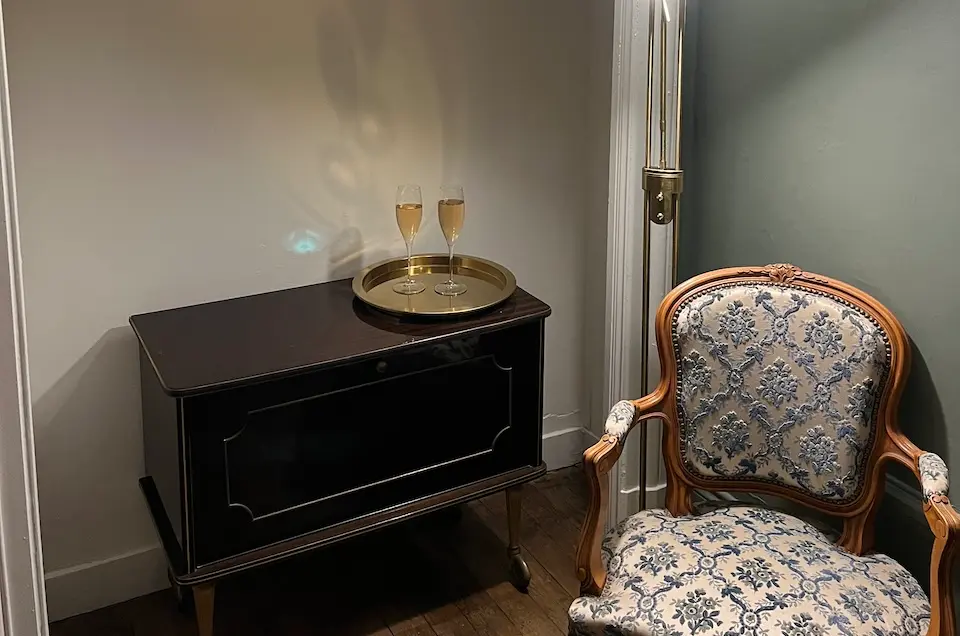 Image for Seating in the garden suite.