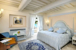 deluxe double room at the Relais il Falconiere