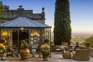 The exterior of the restaurant and a view of the countryside.