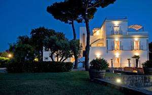The exterior of the villa where you stay on your culinary tour of Italy