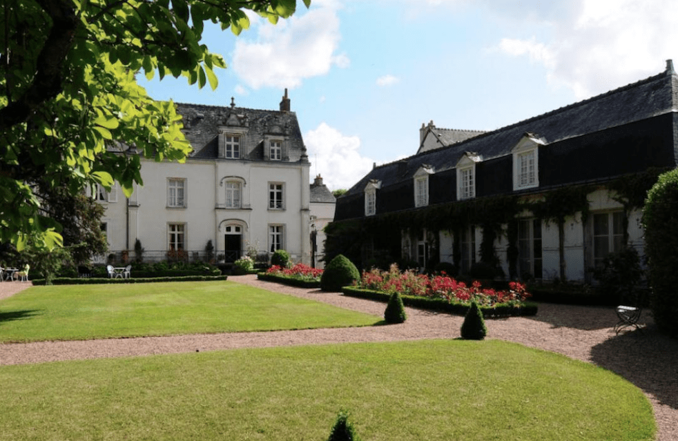 Image for Courtyard at the 4* Clos d'Amboise, home for your Loire Valley wine tour.