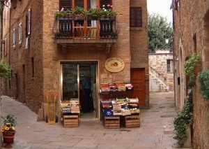 Street in Pienza on a Tuscany cooking vacation