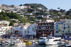 The port of Capri on your culinary tour of Italy