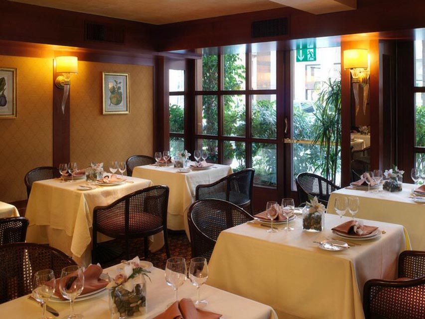 Image for Breakfast room at Hotel de la Ville in Milan during a culinary tour of Italy