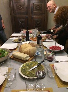 Dinner with friends during your culinary vacation in Italy