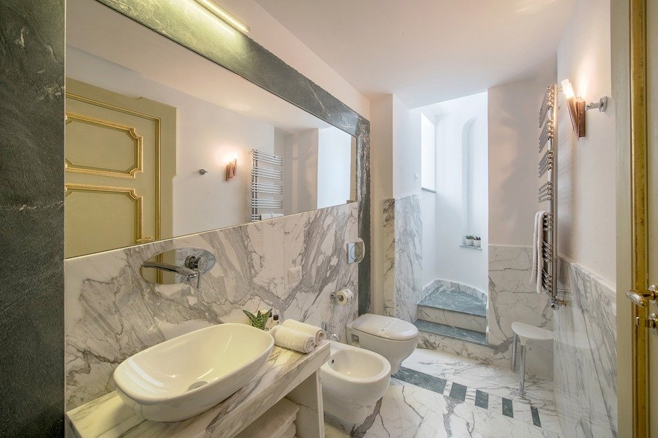 Image for Bathroom at the Relais Don Antonino, home for your cooking vacation in Sorrento