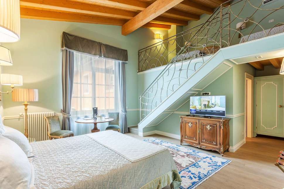 Image for Triple room at the 5* luxury villa in the Veneto.