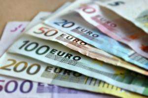 Travel tips including how much cash to bring