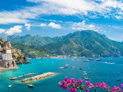 The famous Amalfi Coast as see on an Amalfi Coast food tour with TIK.
