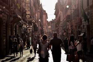 Travelers in Naples during a Naples food tour.