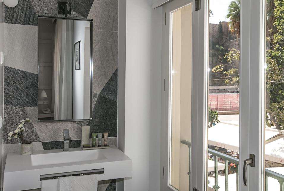 Image for Bathroom at the boutique 4-star Hotel Teatro Romano in Malaga.