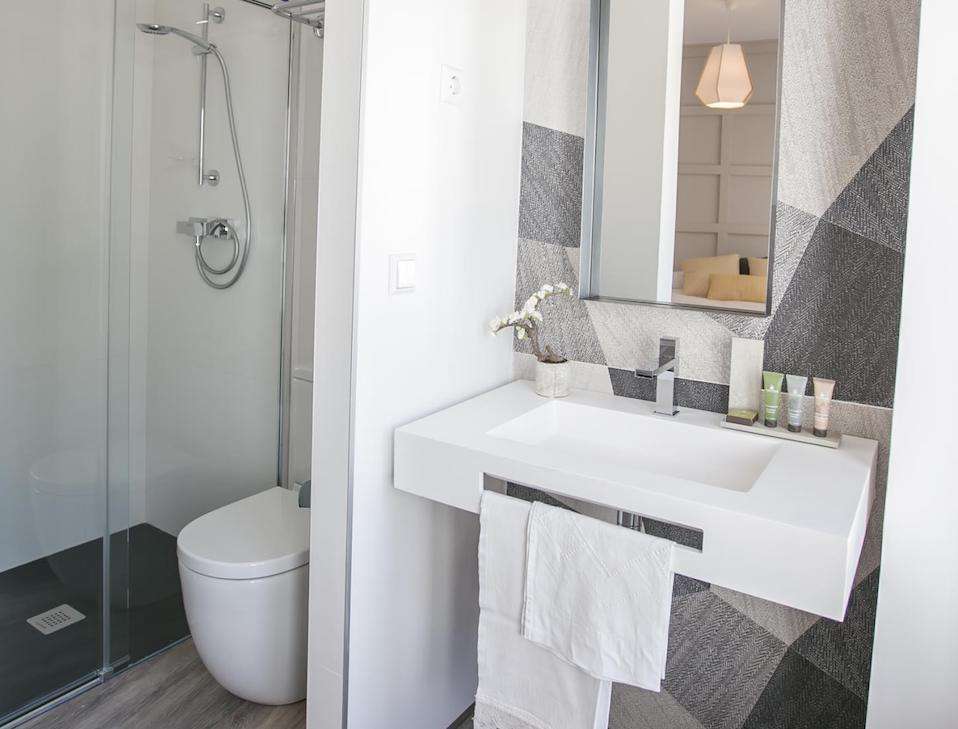 Image for Bathroom at the boutique 4-star Hotel Teatro Romano in Malaga.
