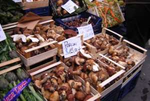 Markets for sale at the market in Tuscany.
