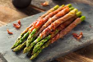 Delicious Prosciutto Wrapped Asparagus with Salt and Pepper