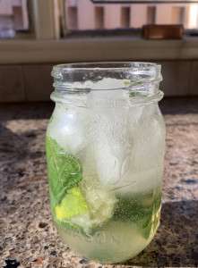 A refreshing mojito cocktail.