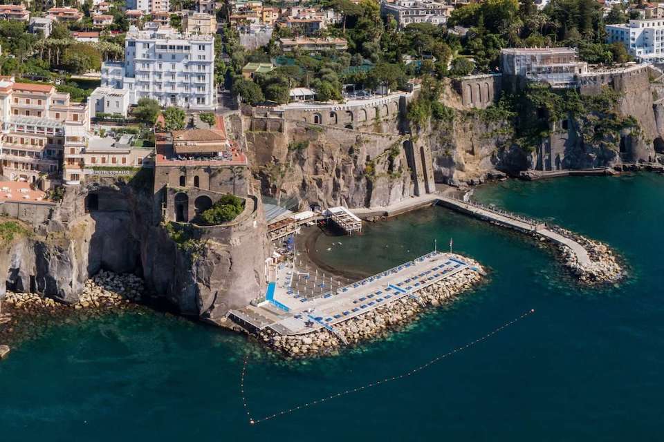 View of the beach at the Hotel Mediterraneo in Sant'Agnello di Sorrento.