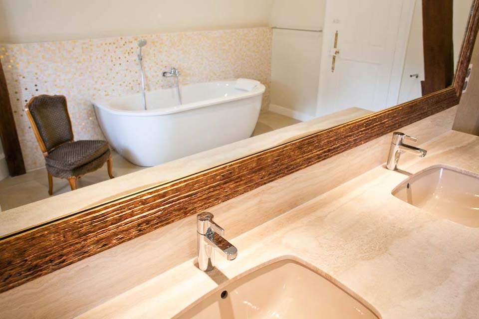 Image for Bath of the Gregoire room at la Maison Jules. ©La Maison Jules