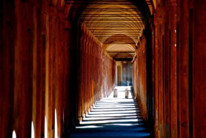 The famous colonnaded walk of Bologna.