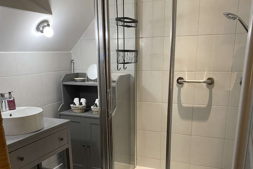 Image for En suite bathroom at the farmhouse.