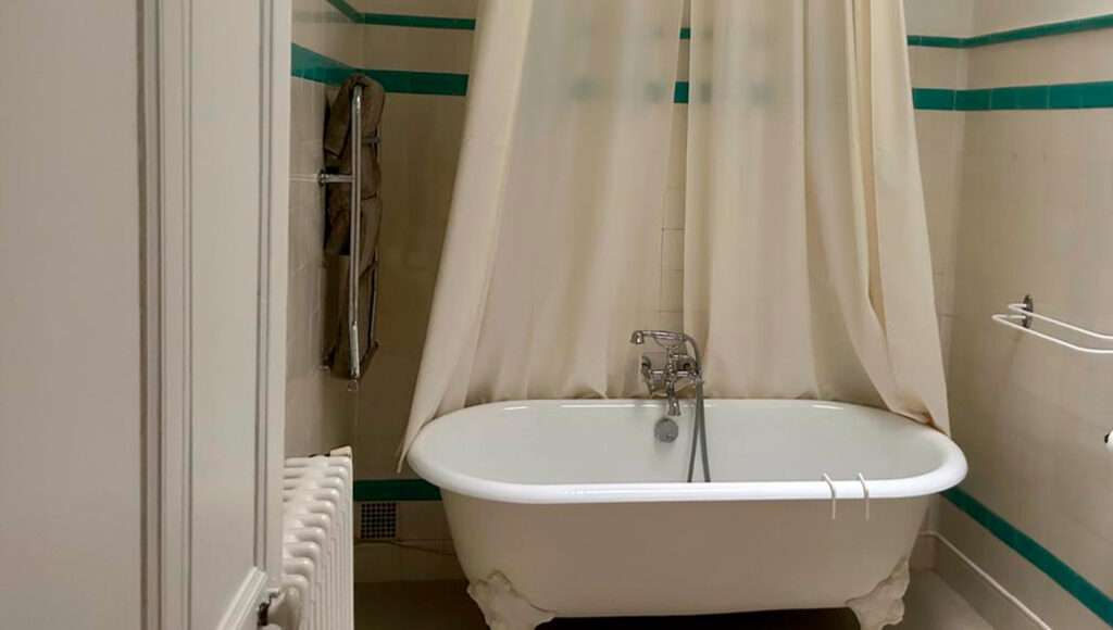 Image for En suite bathroom for classic room.