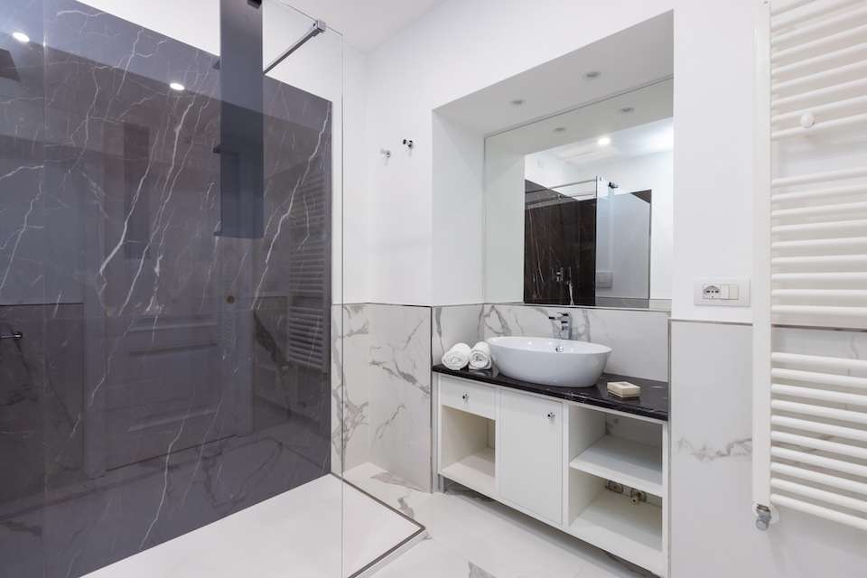 Image for Superior room bathroom.