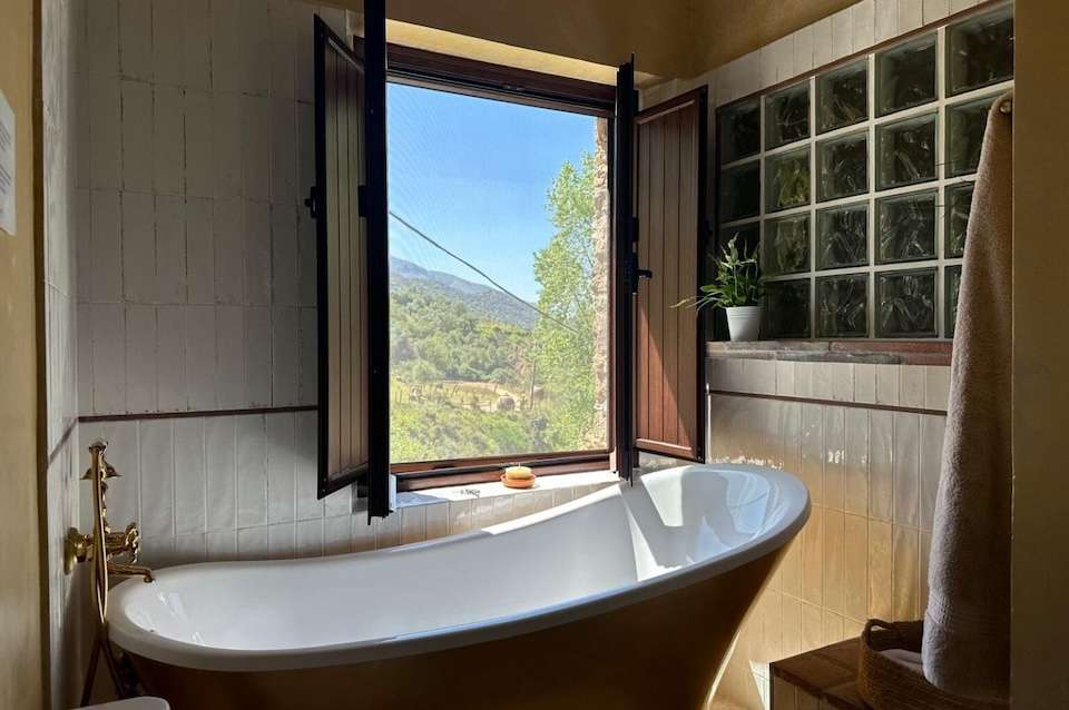 Image for Tub with a view at Cueva del Gato.