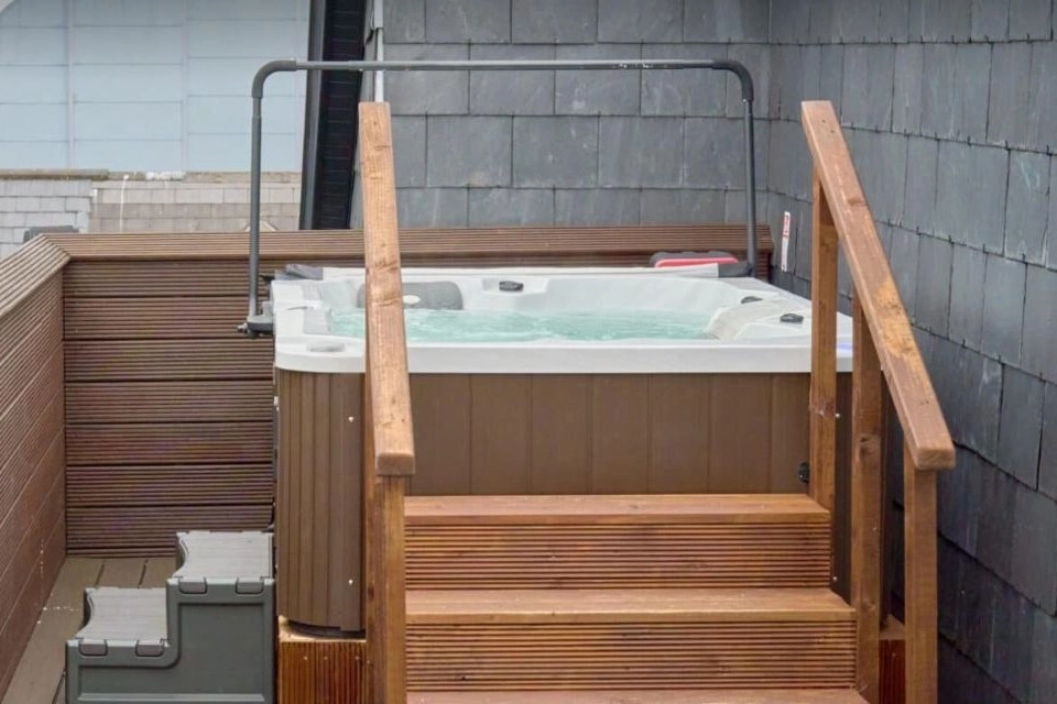 Image for Hot tub suites available