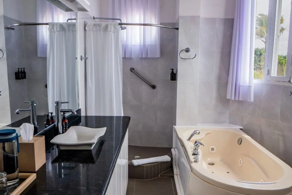Image for jacuzzi bathroom in oceanview suite